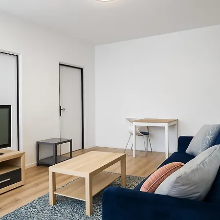 Karlove 3 Free Parking, Family Friendly, Near Center