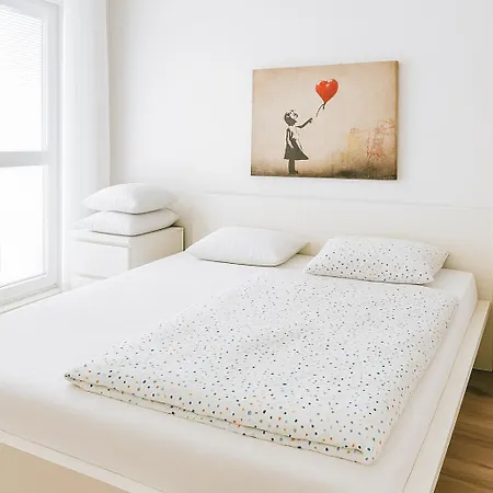 Karlove 3 Free Parking, Family Friendly, Near Center Apartment