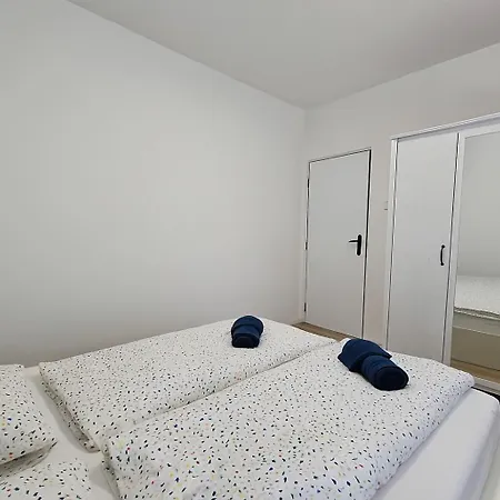 Apartment Karlove 3 Free Parking, Family Friendly, Near Center *